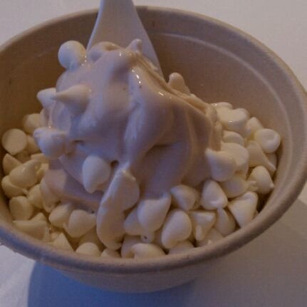 5/19/2012 tarihinde Jennifer I.ziyaretçi tarafından Wooberry Frozen Yogurt'de çekilen fotoğraf