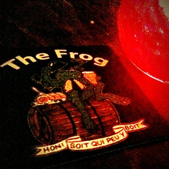 Photo taken at The Frog &amp; Rosbif by Marie-Eve V. on 4/28/2012
