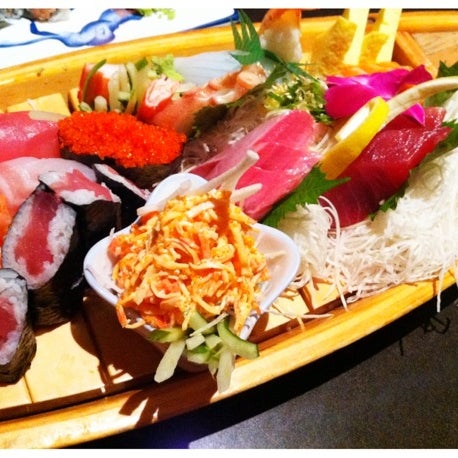 7/28/2012 tarihinde Sangria W.ziyaretçi tarafından FuGaKyu Japanese Cuisine'de çekilen fotoğraf