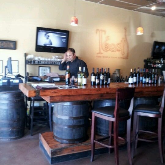 4/19/2012 tarihinde Samantha D.ziyaretçi tarafından TOAST Wine and Cafe'de çekilen fotoğraf
