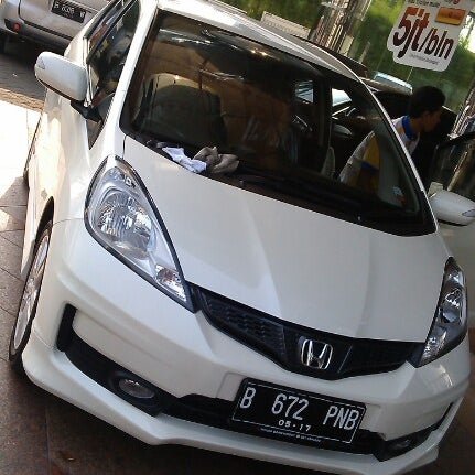 Photo taken at Honda Daan Mogot by vrac1ng on 7/24/2012
