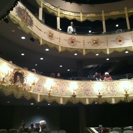 Foto tirada no(a) Asolo Repertory Theatre por Furreal ®. em 3/30/2012