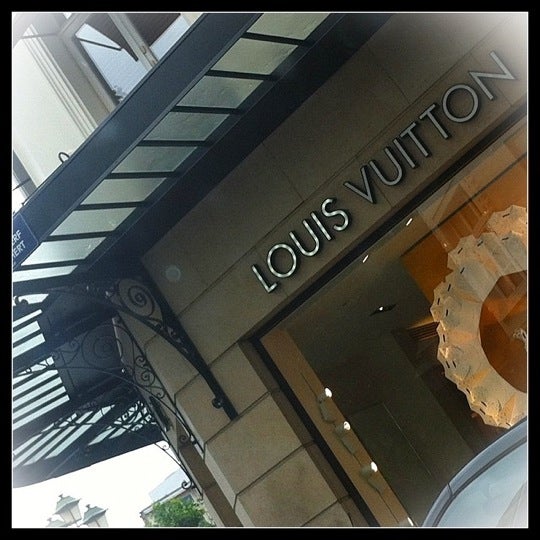 Louis Vuitton Charles de Gaulle T2AC Store in Roissy-Charles de
