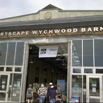 Foto diambil di Wychwood Barns Farmers&#39; Market oleh Linus J. pada 5/26/2012