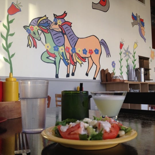 8/22/2012 tarihinde PDXHappyHour G.ziyaretçi tarafından Las Primas Peruvian Kitchen'de çekilen fotoğraf