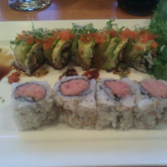 Foto tirada no(a) MoMo Sushi por Dave H. em 4/24/2012