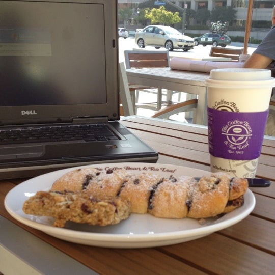 Photo taken at The Coffee Bean &amp; Tea Leaf by Timothy H. on 5/20/2012