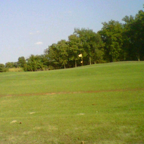 Das Foto wurde bei North Topeka Golf Center von Ni&#39;Col R. am 8/15/2012 aufgenommen