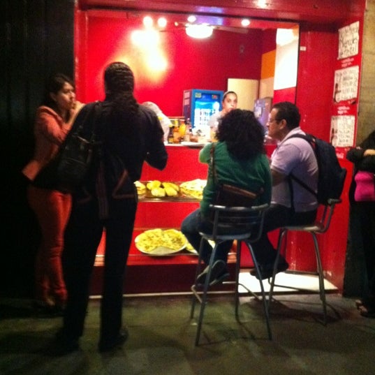 3/7/2012에 Isaac Z.님이 Pin Pon Papas Y Pizza에서 찍은 사진