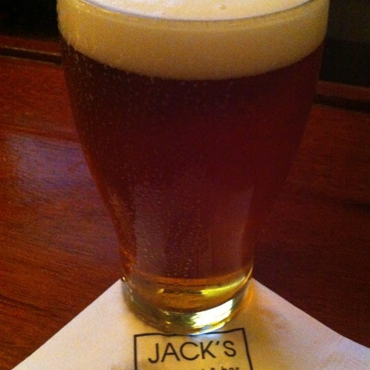 รูปภาพถ่ายที่ Jack&#39;s Restaurant and Bar โดย Sean K. เมื่อ 5/16/2012