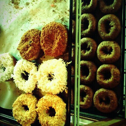 Photo prise au City Donuts - Littleton par Ashley E. le6/7/2012