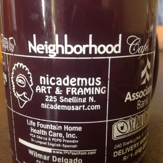 รูปภาพถ่ายที่ Neighborhood Cafe โดย Lucy S. เมื่อ 5/27/2012
