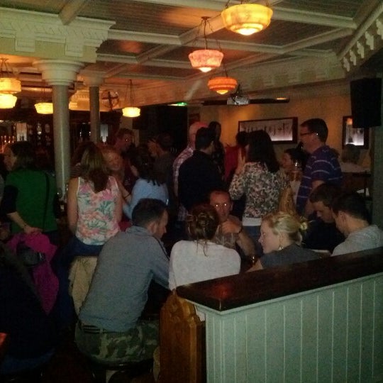 Foto tirada no(a) McSwiggan&#39;s Bar &amp; Restaurant por Shane G. em 6/8/2012