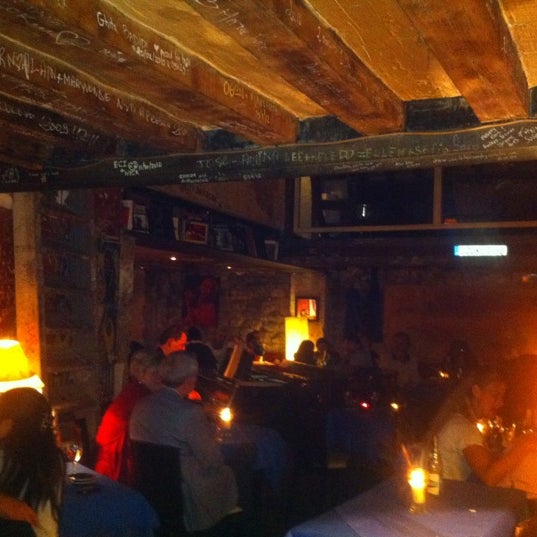 6/13/2012 tarihinde Gabriel K.ziyaretçi tarafından Chez Papa Jazz Club'de çekilen fotoğraf