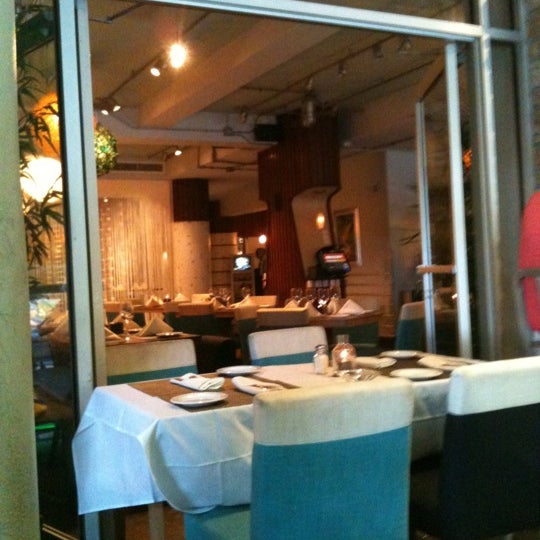 Foto diambil di The Pelican Hotel &amp; Cafe oleh Grandpa G. pada 5/10/2012