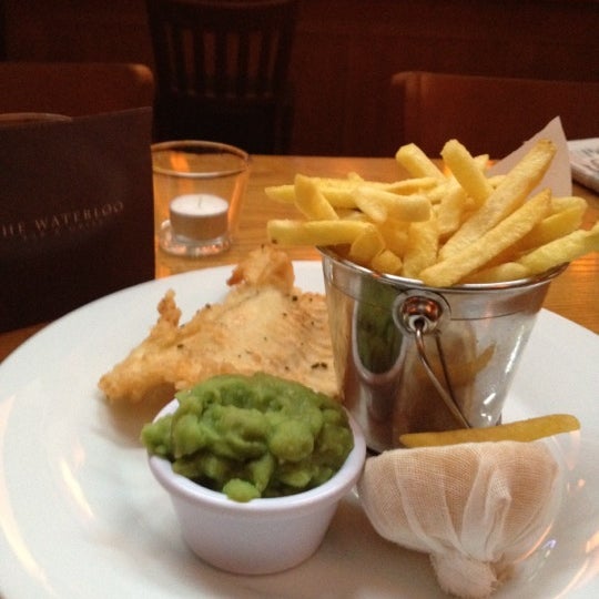 Avoid the fish & chips! Over priced, small portion and tastes mediocre. Nice presentation though....