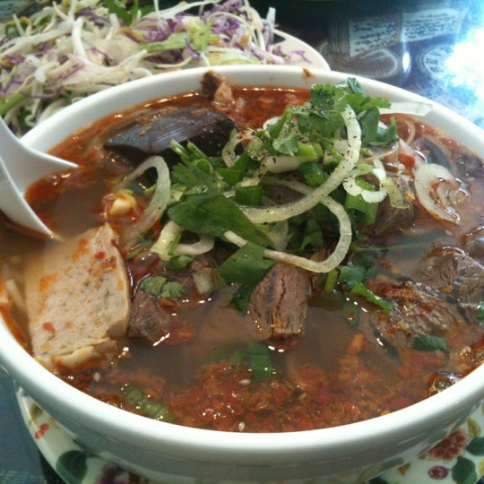 3/29/2012 tarihinde Jennifer C.ziyaretçi tarafından Cafe Hoang'de çekilen fotoğraf
