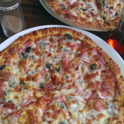 Foto tomada en Bronzo Pizza  por Eren E. el 9/7/2012