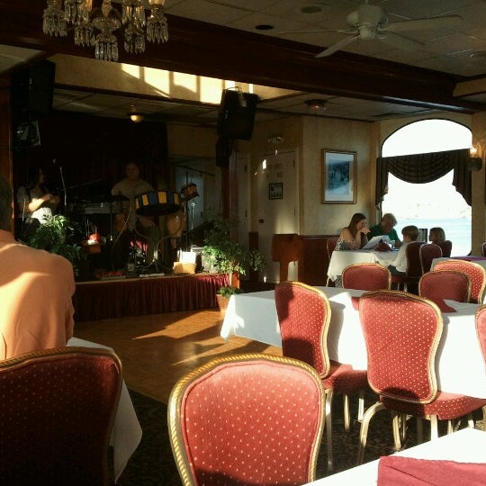 9/1/2012 tarihinde Marc E.ziyaretçi tarafından StarLite Sapphire Dining Yacht'de çekilen fotoğraf