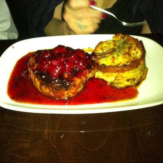 Das Foto wurde bei So Restaurant von Lindsey R. am 3/20/2012 aufgenommen