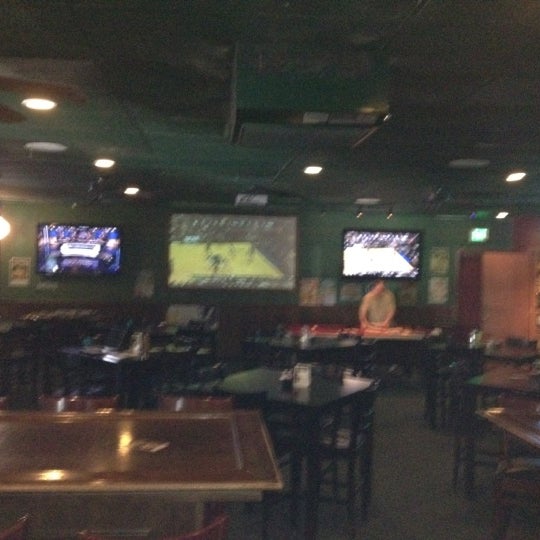 Das Foto wurde bei 16th Street Sports Bar von Odeen D. am 3/15/2012 aufgenommen