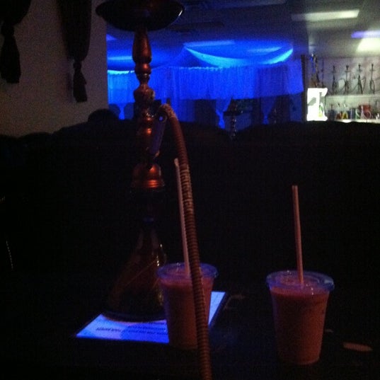 Foto diambil di Sayli&#39;s Hookah Lounge oleh Adrienne O. pada 4/7/2012