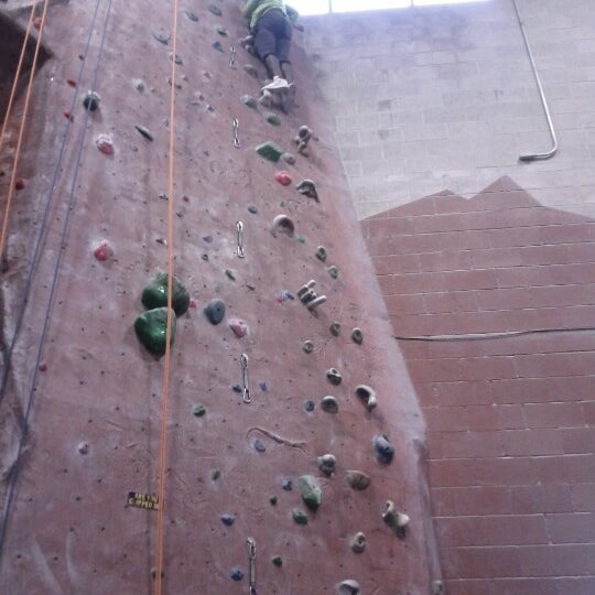 Foto scattata a Adventure Rock Climbing Gym Inc da SPEAK E. il 8/20/2012