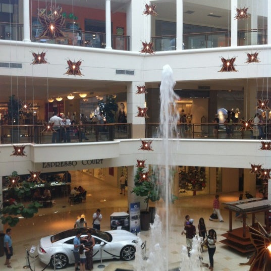 6/22/2012에 Ádám K.님이 Aventura Mall Fountain에서 찍은 사진