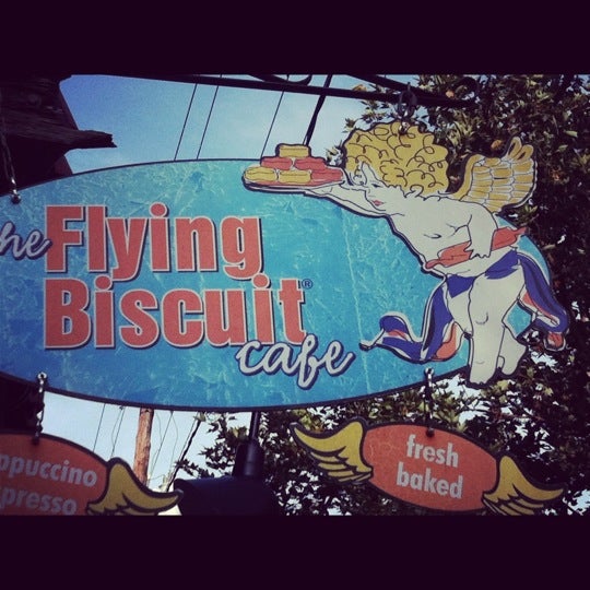 Foto tirada no(a) The Flying Biscuit Cafe por Lacey em 9/2/2012