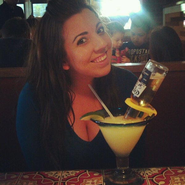 Photo taken at Chili&#39;s Grill &amp; Bar by Jessica O. on 5/5/2012