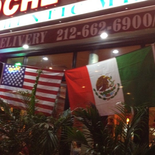 5/6/2012 tarihinde Roger R.ziyaretçi tarafından Noche Mexicana II'de çekilen fotoğraf