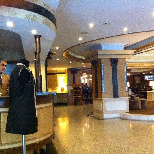 รูปภาพถ่ายที่ Best Western Premier Senator Hotel Istanbul โดย aslan o. เมื่อ 4/19/2012