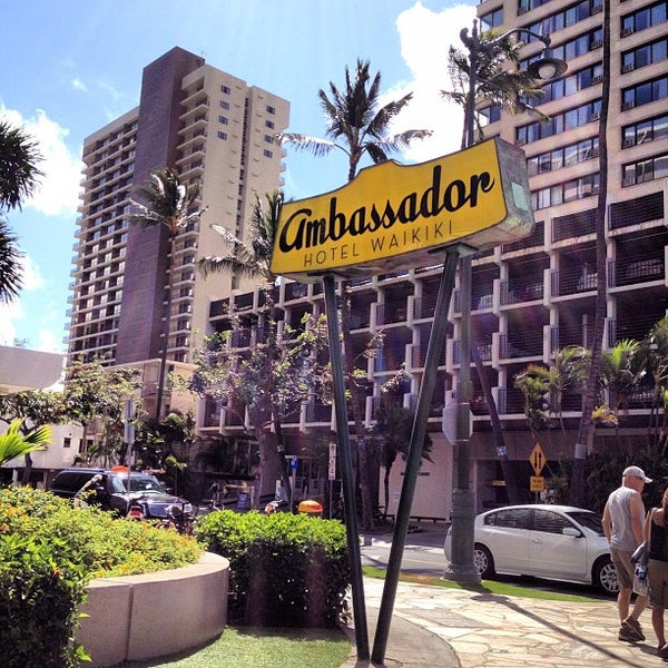 Foto tomada en Ambassador Hotel Waikiki  por 秀年 小. el 6/7/2012