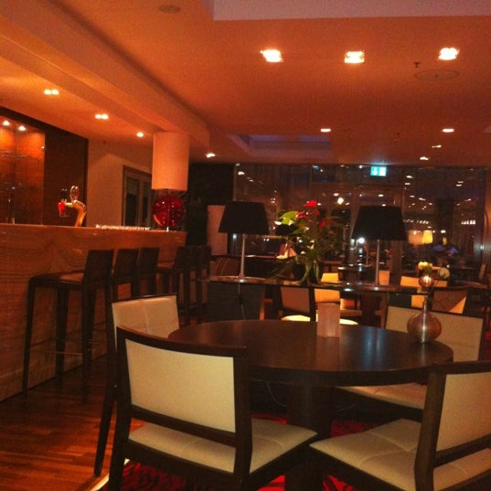 รูปภาพถ่ายที่ C.U.T. restaurant โดย C C. เมื่อ 5/21/2012