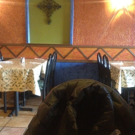 2/25/2012에 nicky w.님이 Chapala Restaurant에서 찍은 사진