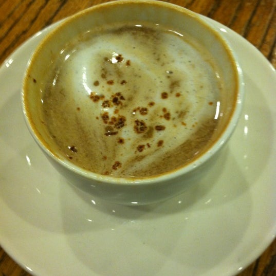 Foto diambil di The Coffee Bean &amp; Tea Leaf oleh Sammy Q. pada 5/27/2012