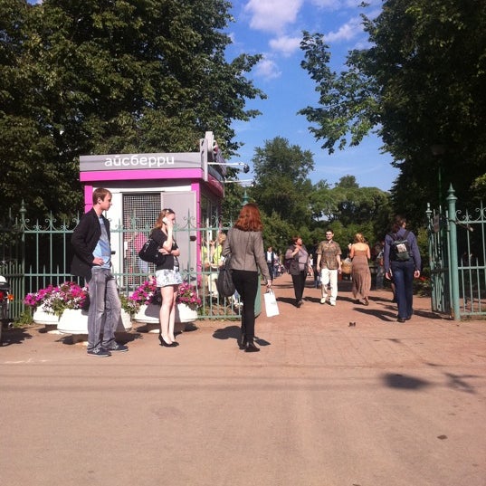 Садово парковое центральное. Садово парковое центральное. Садово парковое центральное. Треугольная клумба. Оао спп нарвское.