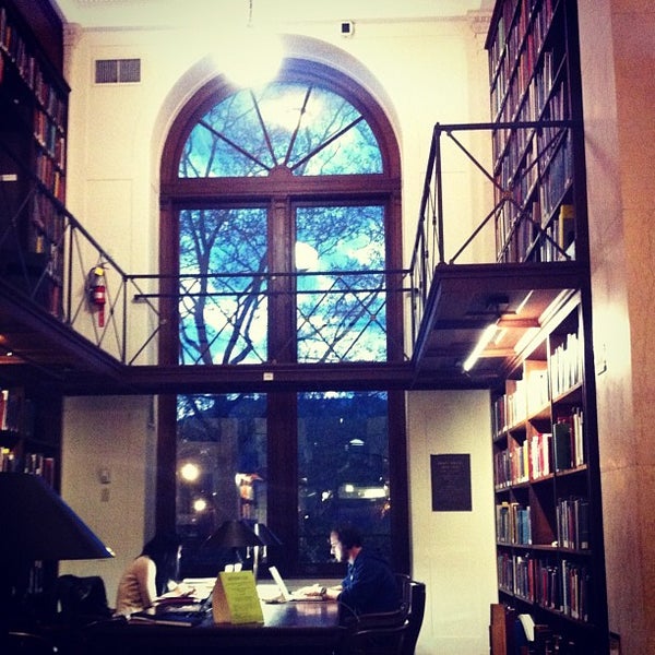 4/10/2012にJake S.がAvery Architectural &amp; Fine Arts Libraryで撮った写真