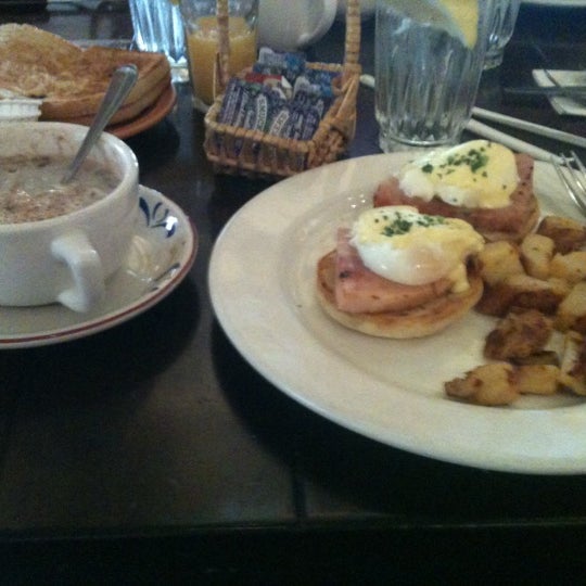 Photo taken at Mimi&#39;s Cafe by Lindsay-Lu W. on 5/13/2012
