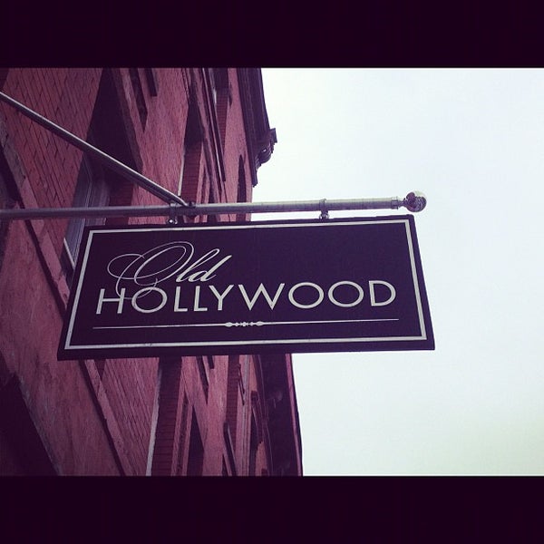 Foto tomada en Old Hollywood  por Tanya M. el 5/3/2012