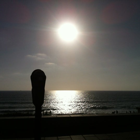 Foto diambil di Redondo Beach oleh Tina D. pada 6/11/2012.