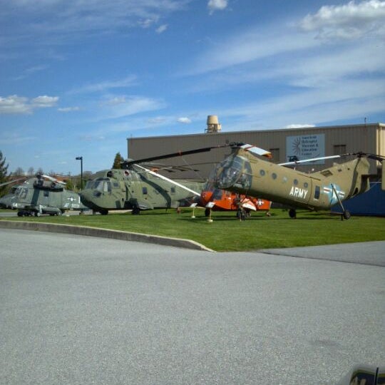 รูปภาพถ่ายที่ American Helicopter Museum โดย Richard P. เมื่อ 4/5/2012