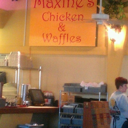 8/15/2012 tarihinde P Funk McLovin U.ziyaretçi tarafından Maxine&#39;s Chicken &amp; Waffles'de çekilen fotoğraf