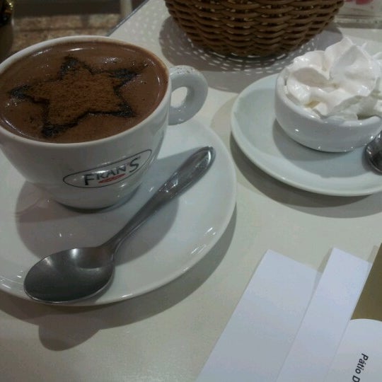รูปภาพถ่ายที่ Fran&#39;s Café โดย Priscila S. เมื่อ 7/11/2012