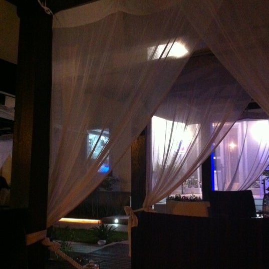 6/16/2012にJose G.がPandora New Concept Barで撮った写真