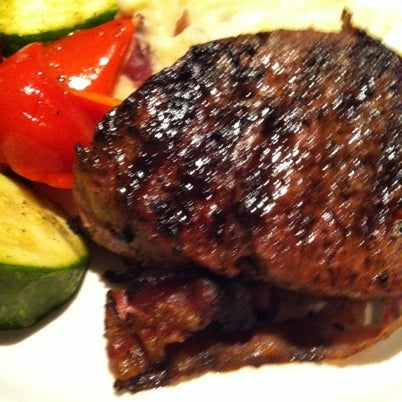 Снимок сделан в The Keg Steakhouse + Bar - St. Catharines пользователем Mark H. 7/22/2012