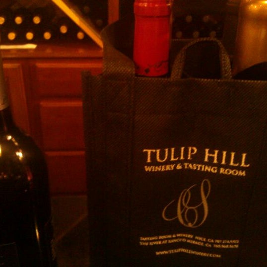 Foto scattata a Tulip Hill Winery da Dana S. il 4/8/2012