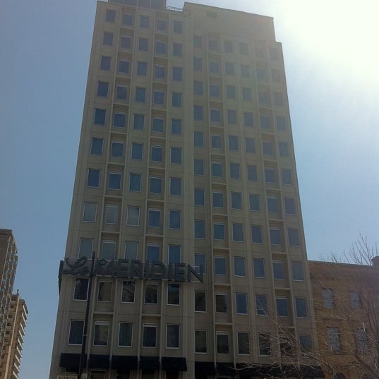 รูปภาพถ่ายที่ SENS Hotel Montreal โดย Jerry J. เมื่อ 4/15/2012