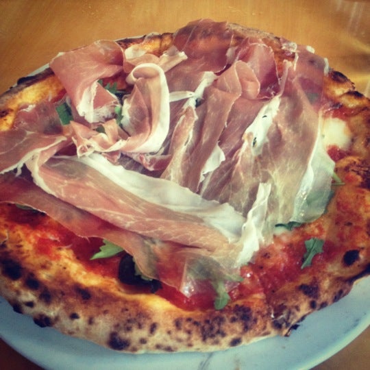 Foto tomada en Pizzeria Ortica  por Maria O. el 8/30/2012