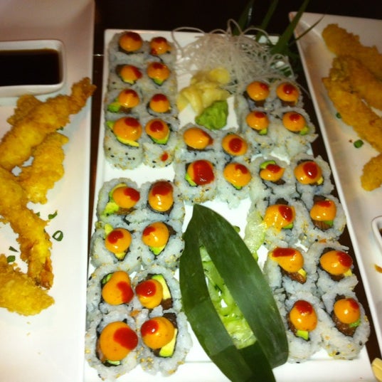 2/16/2012 tarihinde Nick K.ziyaretçi tarafından Ukai Japanese Restaurant'de çekilen fotoğraf